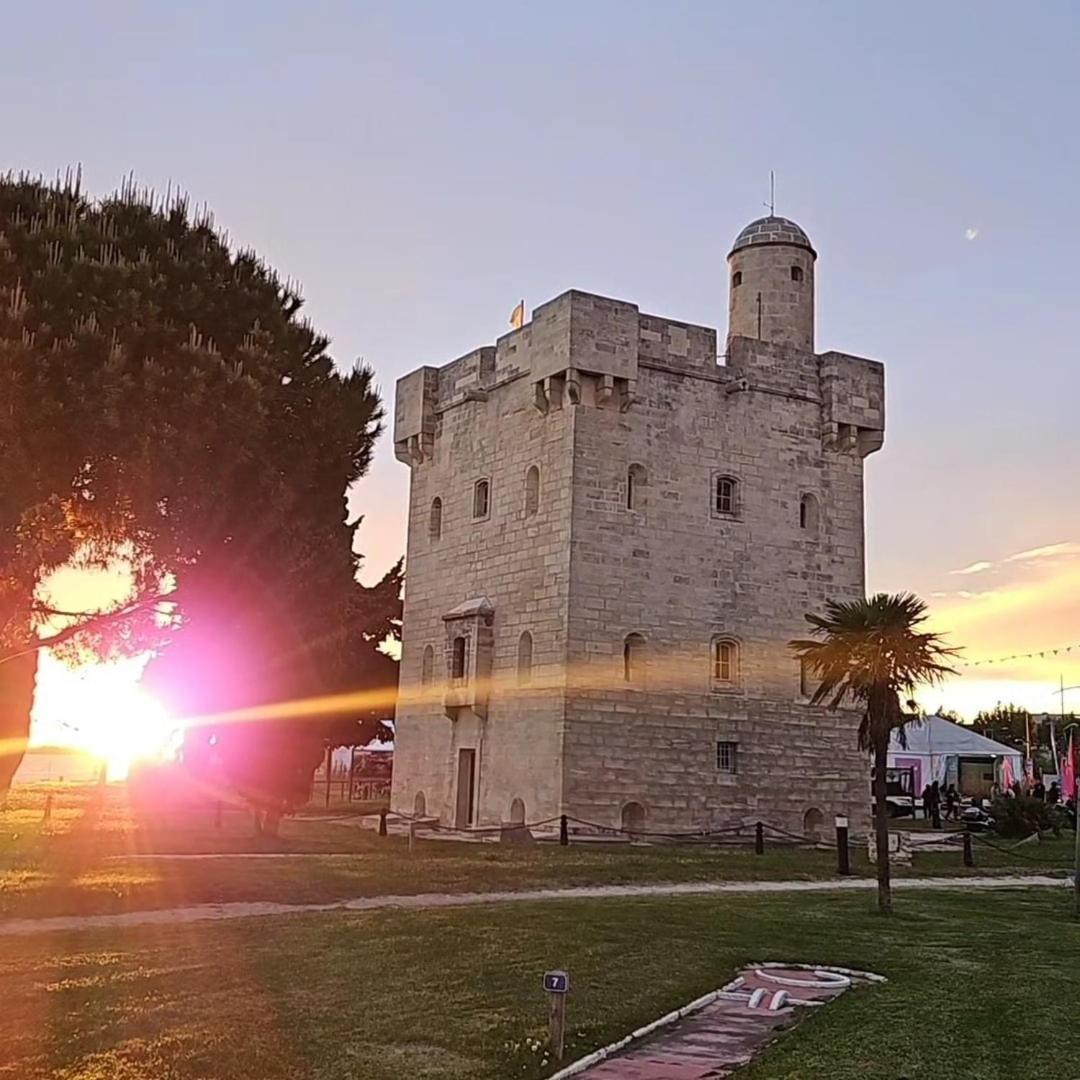 Апартаменти Chez Lisa Пор-Сен-Луї-дю-Рон Екстер'єр фото