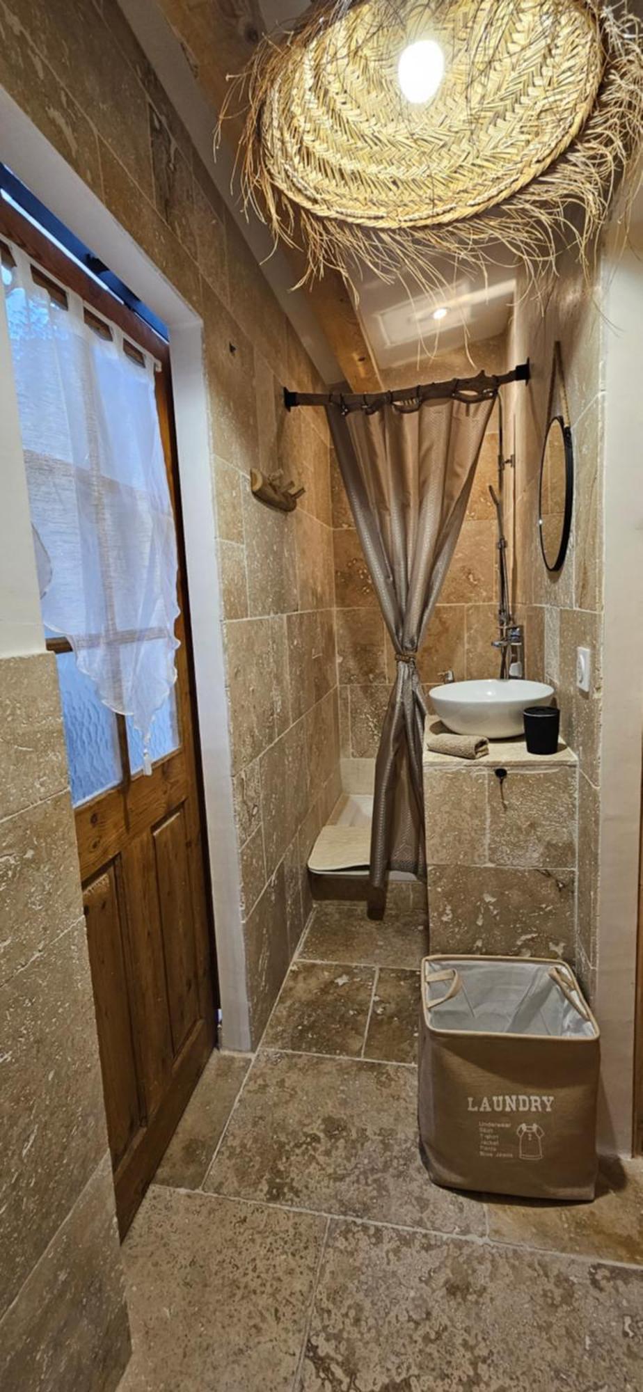 Апартаменти Chez Lisa Пор-Сен-Луї-дю-Рон Екстер'єр фото